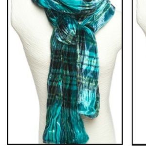 Silk velvet scarf with brooch